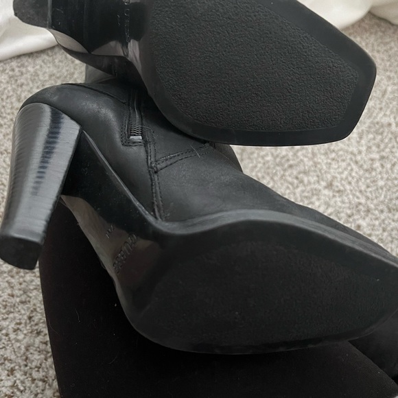 Guess Leather Boots - Picture 3 of 4